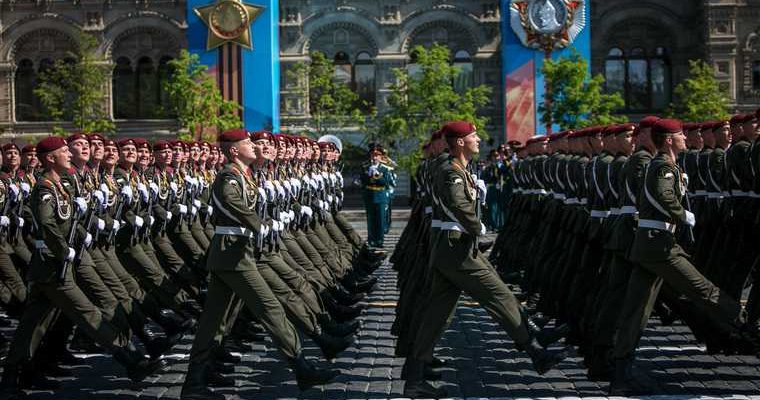 Видео срочник разбил стекло машины