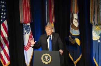 Трампа перевезут в военный госпиталь