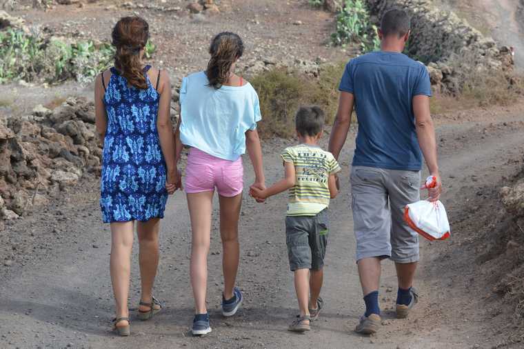 Правительство выплаты пособия семьи с детьми Россия Мишустин