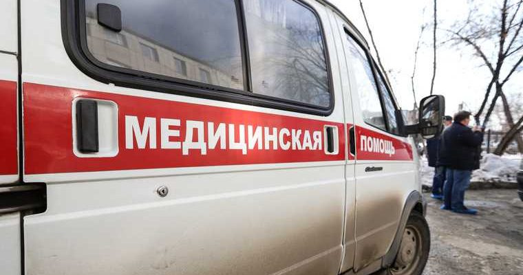 люди на остановке