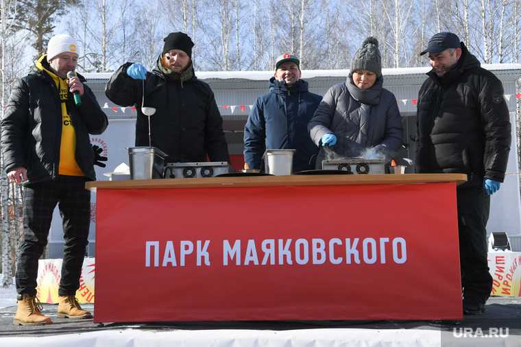 Сибирцева готовит блины в парке Маяковского. НЕОБРАБОТАННЫЕ