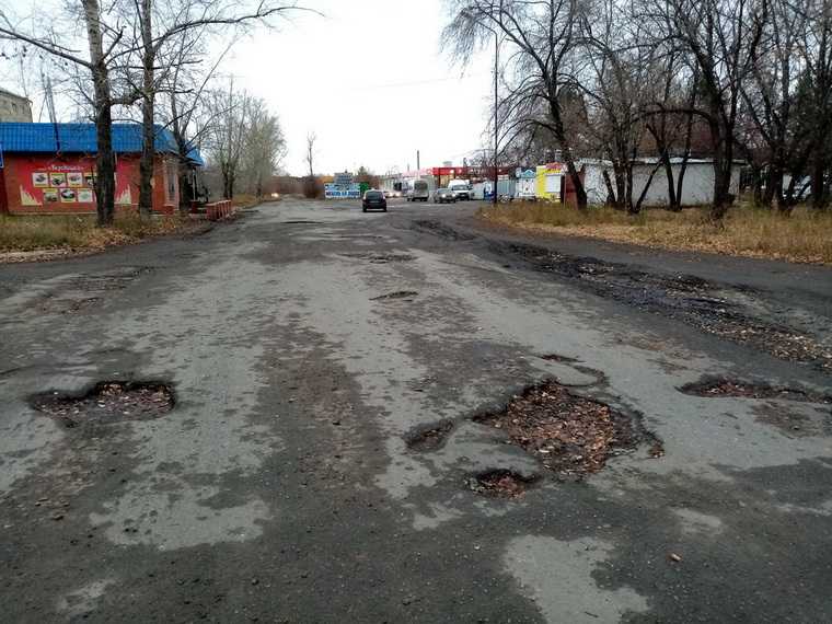 Чиновники не дают денег на ремонт дороги на «курганской Рублевке». Фото