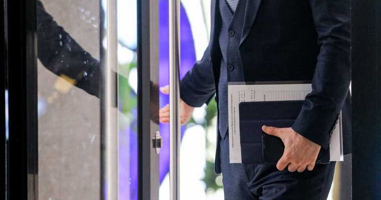 уголовное дело Астрахань превышение должностных полномочий ХМАО Андрей Трубецкой Антон Боровихин