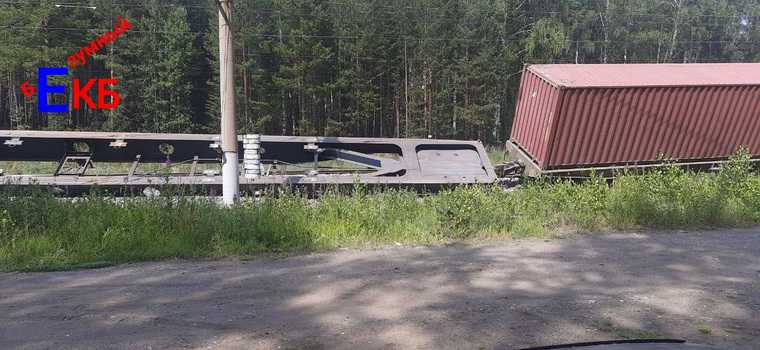 Под Екатеринбургом опрокинулся грузовой поезд